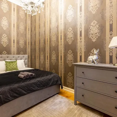 Luxury Next To The New York Cafe Apartment *