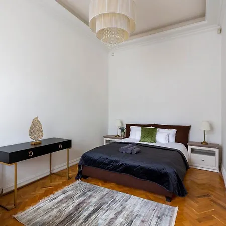 Luxury Next To The New York Cafe Apartment Budapest