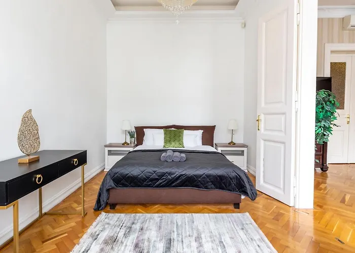Appartement Luxury Next To The New York Café Budapest