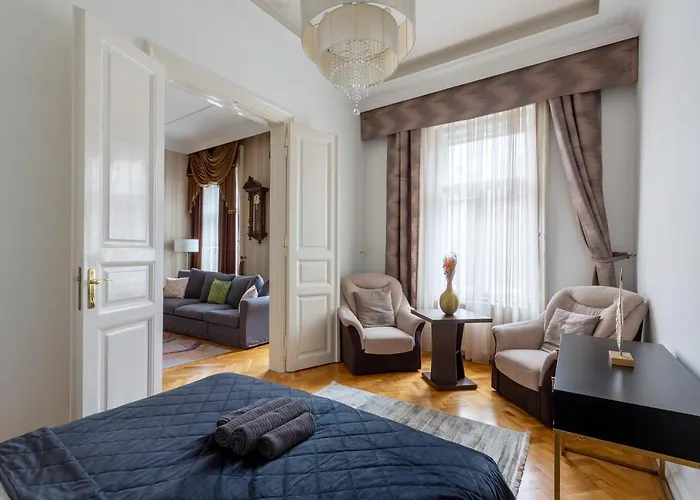 Appartement Luxury Next To The New York Café