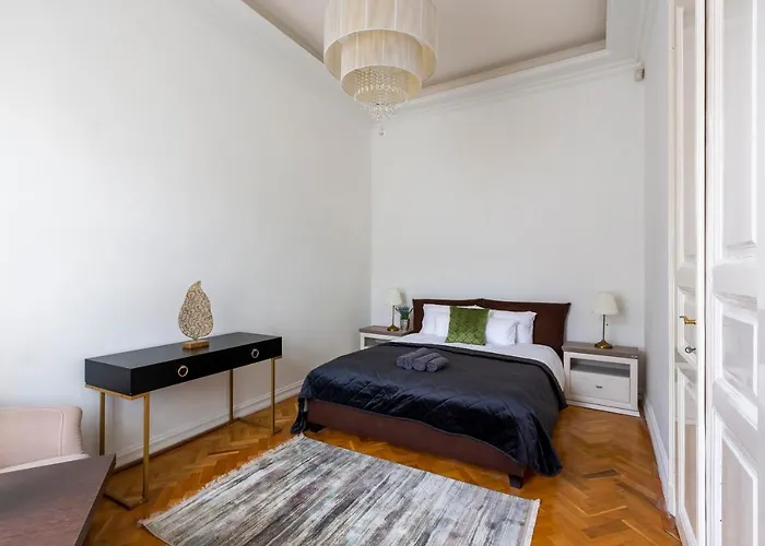 Luxury Next To The New York Cafe Apartament Budapesta