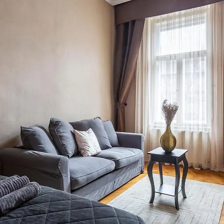 Luxury Next To The New York Cafe * בודפשט