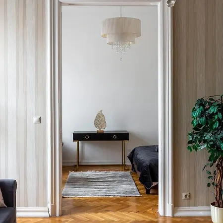 דירה Luxury Next To The New York Cafe *